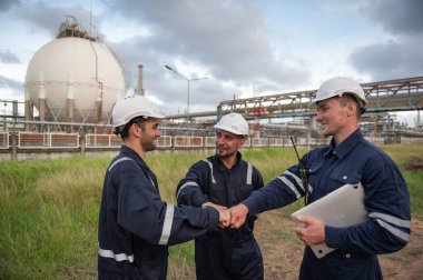 Rafineri petrol endüstrisi, endüstriyel üretim, petrol ve gaz rafinerisi fabrikası, Petrokimya fabrikası mühendisi