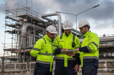 Rafineri petrol endüstrisi, endüstriyel üretim, petrol ve gaz rafinerisi fabrikası, Petrokimya fabrikası mühendisi