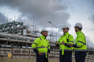 Rafineri petrol endüstrisi, endüstriyel üretim, petrol ve gaz rafinerisi fabrikası, Petrokimya fabrikası mühendisi