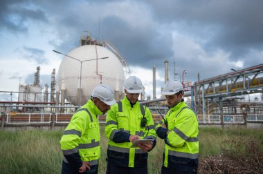 Rafineri petrol endüstrisi, endüstriyel üretim, petrol ve gaz rafinerisi fabrikası, Petrokimya fabrikası mühendisi