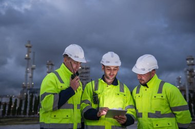 Rafineri petrol endüstrisi, endüstriyel üretim, petrol ve gaz rafinerisi fabrikası, Petrokimya fabrikası mühendisi