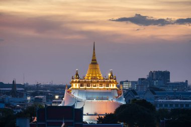 Altın Tepe Tapınağı (wat sraket rajavaravihara) gün batımında, Bangkok, Tayland, Asya, tarihi ve Tayland 'ın ünlü yeri