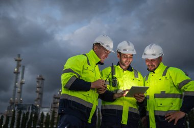 Rafineri petrol endüstrisi, endüstriyel üretim, petrol ve gaz rafinerisi fabrikası, Petrokimya fabrikası mühendisi