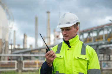 Rafineri petrol endüstrisi, endüstriyel üretim, petrol ve gaz rafinerisi fabrikası, Petrokimya fabrikası mühendisi