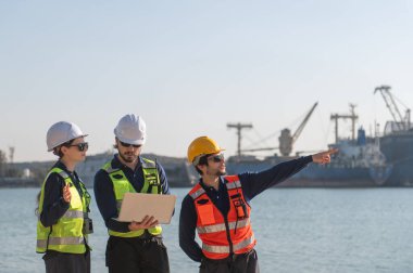 Tersanede çalışan mühendislik, endüstriyel tersanede kargo operasyonlarının izlenmesi, ulaşım, liman, altyapı, dağıtım, nakliye, ticari nakliye.