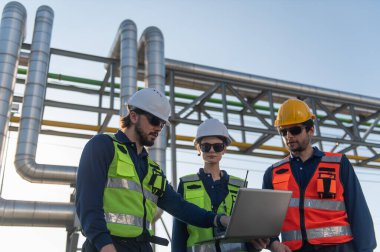 Rafineri, mühendislik, sanayi denetimi, modern inşaat teknolojisi, Petrol ve Petrol Petrokimya endüstrisinde iş birliği yapan endüstri mühendisleri.