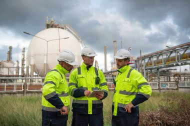 Rafineri petrol endüstrisi, endüstriyel üretim, petrol ve gaz rafinerisi fabrikası, Petrokimya fabrikası mühendisi