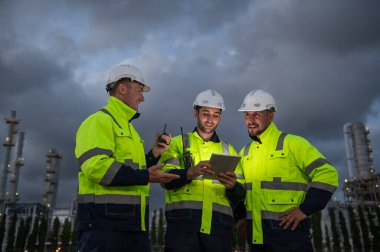 Rafineri petrol endüstrisi, endüstriyel üretim, petrol ve gaz rafinerisi fabrikası, Petrokimya fabrikası mühendisi