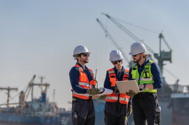 Tersanede çalışan mühendislik, endüstriyel tersanede kargo operasyonlarının izlenmesi, ulaşım, liman, altyapı, dağıtım, nakliye, ticari nakliye.