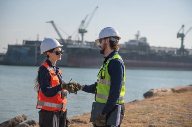 Tersanede çalışan mühendislik, endüstriyel tersanede kargo operasyonlarının izlenmesi, ulaşım, liman, altyapı, dağıtım, nakliye, ticari nakliye.