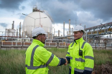 Rafineri petrol endüstrisi, endüstriyel üretim, petrol ve gaz rafinerisi fabrikası, Petrokimya fabrikası mühendisi