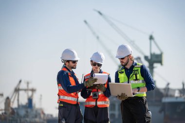 Tersanede çalışan mühendislik, endüstriyel tersanede kargo operasyonlarının izlenmesi, ulaşım, liman, altyapı, dağıtım, nakliye, ticari nakliye.