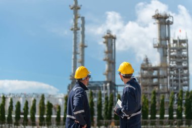 Rafineri endüstrisi, endüstriyel üretim, petrol ve gaz rafinerisi fabrikası, Petrokimya fabrikası