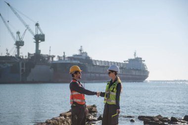 Tersanede çalışan mühendislik, endüstriyel tersanede kargo operasyonlarının izlenmesi, ulaşım, liman, altyapı, dağıtım, nakliye, ticari nakliye.