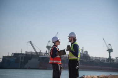 Tersanede çalışan mühendislik, endüstriyel tersanede kargo operasyonlarının izlenmesi, ulaşım, liman, altyapı, dağıtım, nakliye, ticari nakliye.