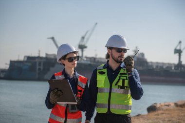 Tersanede çalışan mühendislik, endüstriyel tersanede kargo operasyonlarının izlenmesi, ulaşım, liman, altyapı, dağıtım, nakliye, ticari nakliye.