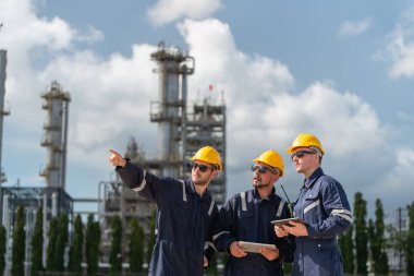 Rafineri endüstrisi, endüstriyel üretim, petrol ve gaz rafinerisi fabrikası, Petrokimya fabrikası