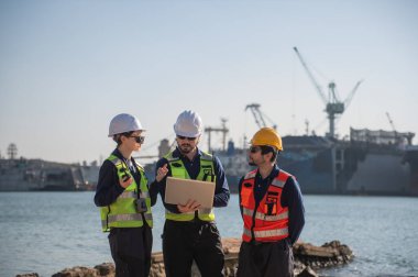 Tersanede çalışan mühendislik, endüstriyel tersanede kargo operasyonlarının izlenmesi, ulaşım, liman, altyapı, dağıtım, nakliye, ticari nakliye.