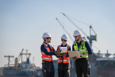 Tersanede çalışan mühendislik, endüstriyel tersanede kargo operasyonlarının izlenmesi, ulaşım, liman, altyapı, dağıtım, nakliye, ticari nakliye.