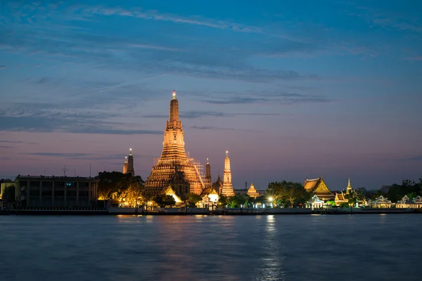 Temple of dawn (wat arun) at twilight — Stock fotografie