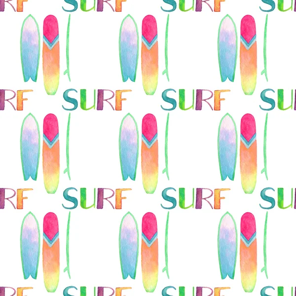 Tablas de surf y palabra surf. Patrón de vector sin fisuras en el tema de surf. Fondo acuarela dibujado a mano . — Archivo Imágenes Vectoriales