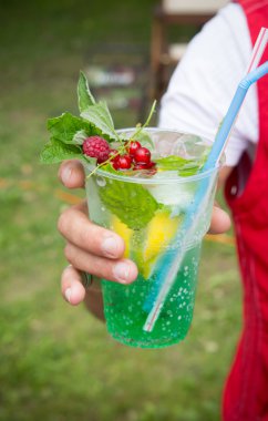 Bardakta limonata.