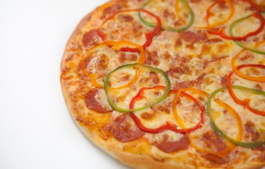 Taze hazırlanmış pizza 