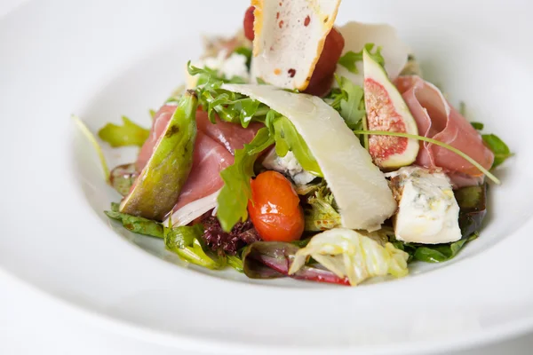 Salada de presunto com figos — Fotografia de Stock