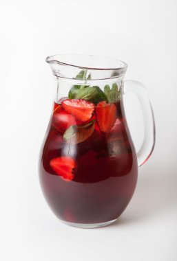 Çilek limonata içmek