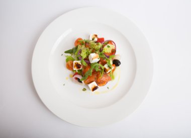 Peynirli somon salata