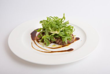 Kızarmış et Roka Salatası ile