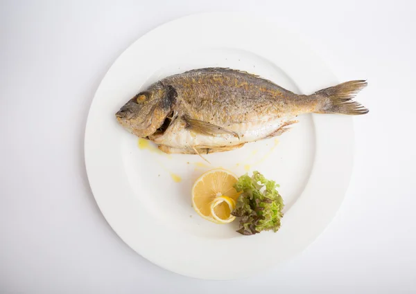 多拉多的烤全鱼 — 图库照片