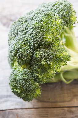 Yeşil çiğ brokoli