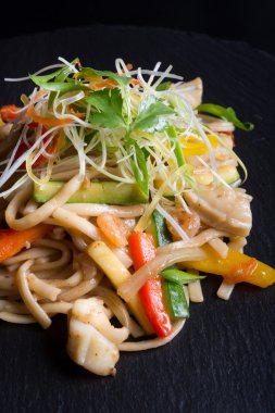 Asya kızarmış noodle