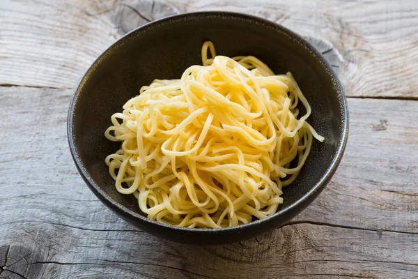 Fideos asiáticos cocinados —  Fotos de Stock