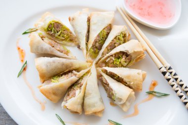 Vietnamca kızarmış springroll