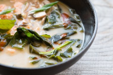 Asya deniz mahsulleri çorbası