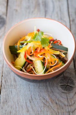 Asya salatalık salatası