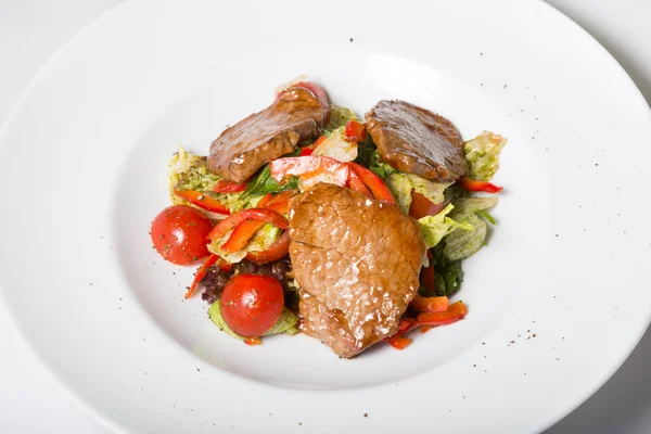 Kızarmış biftek salata — Stok fotoğraf