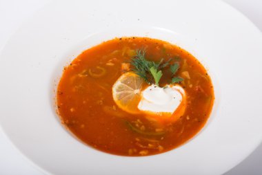 Rus çorbası ekşi krema ile