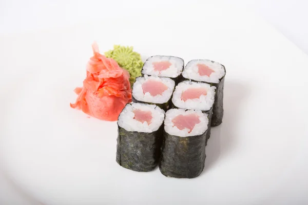 Rolos japoneses com atum — Fotografia de Stock