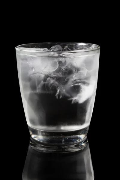 Ποτήρι νερό με πάγο — Φωτογραφία Αρχείου