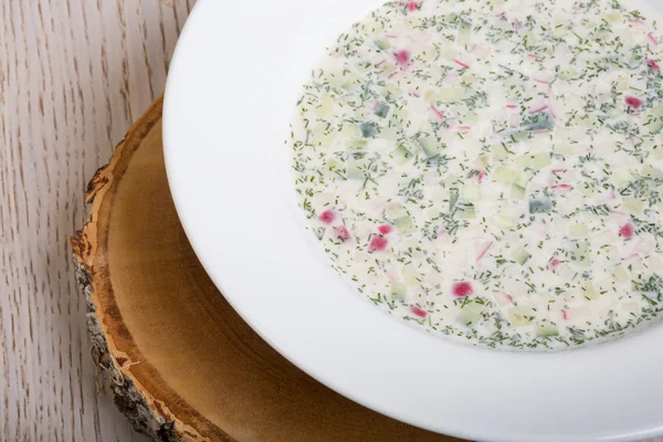 Okroshka. soupe froide russe traditionnelle — Photo