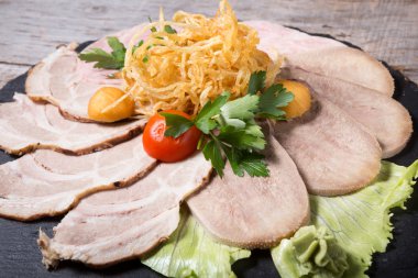 Dilimlenmiş dana jambon