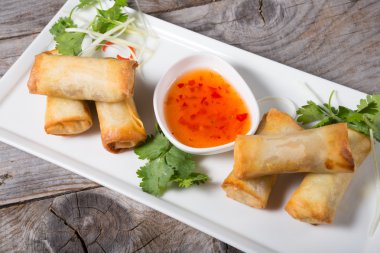 Spring Rolls Chili Sos ile