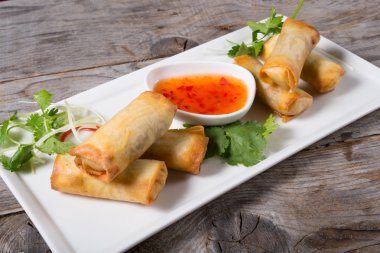 Spring Rolls Chili Sos ile