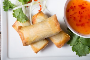 Spring Rolls Chili Sos ile