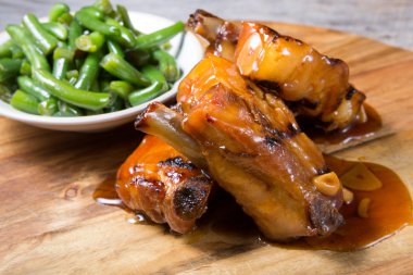 Yeşil Fasulye soslu domuz eti