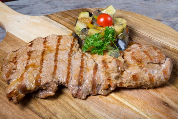 Steak s cuketou — Stock fotografie