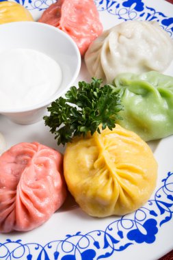 Momos farklı renklerde